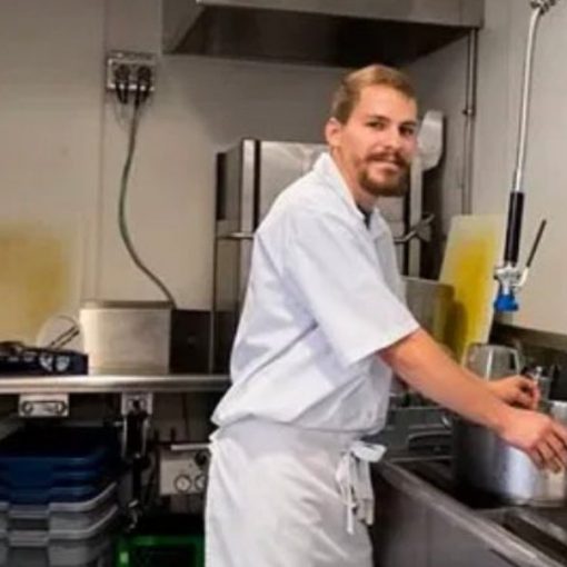 [HISTORIAS] Juan, un ingeniero argentino que dejó todo para cumplir el sueño de su vida: ser bachero en Europa.” ...