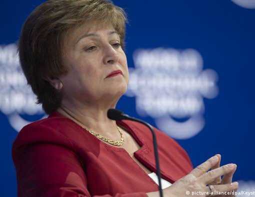 [ECONOMIA] Georgieva, directora del FMI, habría solicitado que el pago se hiciera bajo la autopista, en mochilas arrojadas desde un auto en ...