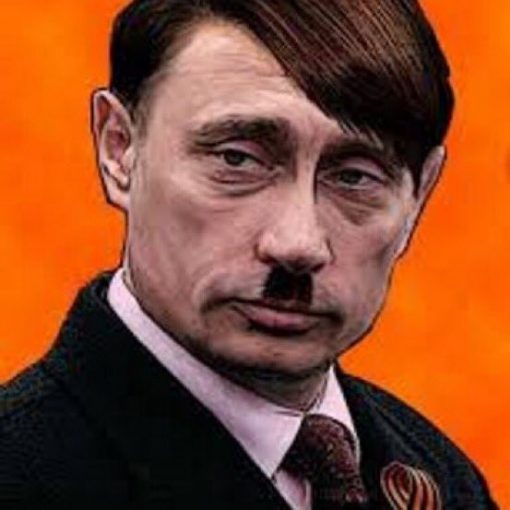 [HOMENAJE] La TV rusa explicó a los ciudadanos que las imágenes de Putin con bigote no tienen nada que ver con Hitler sino que el presidente...