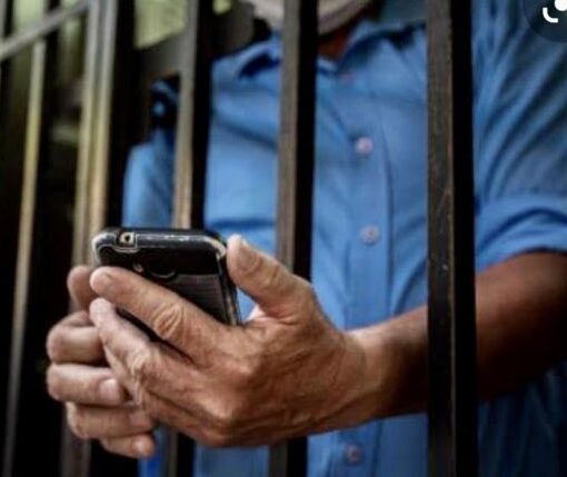 [DECEPCION] Sospechan que muchos presos rosarinos no usarían sus celulares solo para jugar Candy Crush tal como habían prometido. ...