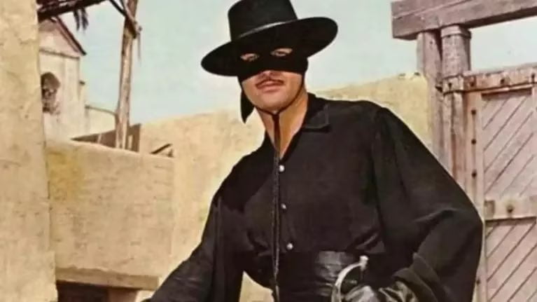 [ESPECTACULOS] Por la huelga de guionistas en Hollywood, canal 13 anunció que podría demorarse la cuarta temporada de El Zorro. ...